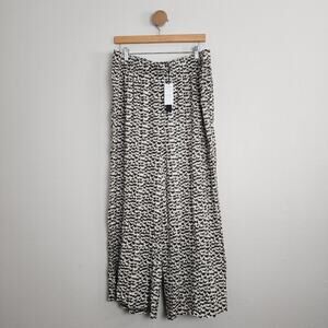 Tahari High Waisted Wide Leg Pants XL Cream Black Abstract Animal Print